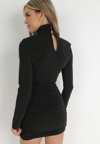 Born2be - Czarna Dopasowana Sukienka Mini z Golfem i Metaliczną Nitką Maffi. Typ kołnierza: golf. Kolor: czarny. Materiał: dzianina. Styl: wizytowy. Długość: mini #5