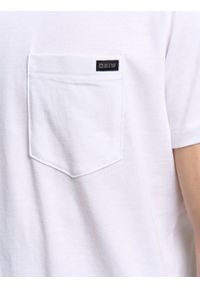 Big-Star - Koszulka męska z kieszonką biała Carbon 101. Okazja: na co dzień. Kolor: biały. Materiał: bawełna, jeans, denim. Długość rękawa: krótki rękaw. Długość: krótkie. Wzór: aplikacja. Styl: casual