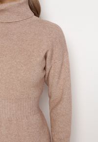 Born2be - Beżowa Sukienka z Wełną o Swetrowym Fasonie z Golfem Haweilla. Typ kołnierza: golf. Kolor: beżowy. Materiał: wełna. Sezon: jesień, zima #5