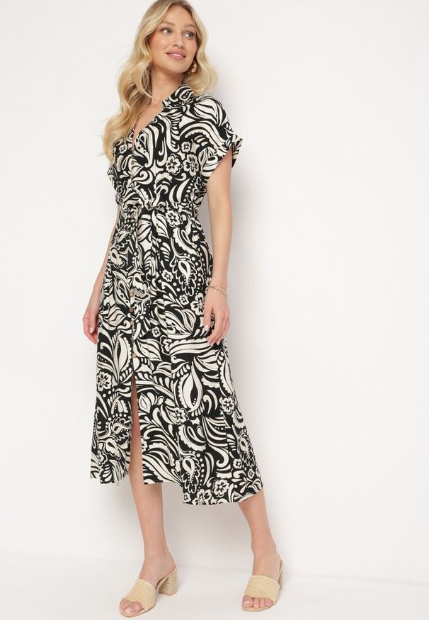 Born2be - Czarno-Biała Koszulowa Sukienka Zapinana na Guziki z Gumką w Pasie z Materiałowym Paskiem Nelliara. Okazja: na co dzień. Kolor: czarny. Materiał: materiał. Wzór: kwiaty. Typ sukienki: koszulowe. Styl: casual, elegancki