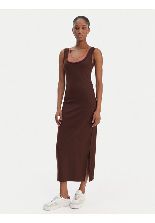 Calvin Klein Jeans Sukienka codzienna LV047E220G Brązowy Slim Fit. Okazja: na co dzień. Kolor: brązowy. Materiał: wiskoza. Typ sukienki: proste. Styl: casual