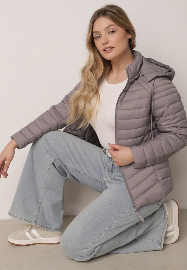 Born2be - Szara Klasyczna Kurtka Przejściowa z Pikowaniem i Odpinanym Kapturem Pretiella. Okazja: na spacer, na co dzień. Kolor: szary. Materiał: jeans, nylon. Styl: klasyczny