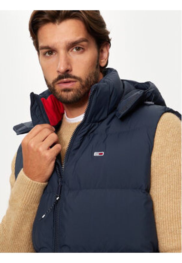 Tommy Jeans Bezrękawnik Essential DM0DM20465 Granatowy Regular Fit. Kolor: niebieski. Materiał: syntetyk. Długość rękawa: bez rękawów