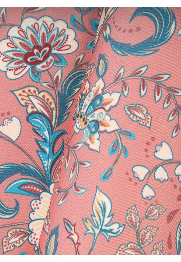 Pako Lorente - PAKO LORENTE – Różowa poszetka w kwiatowy wzór. Kolor: różowy. Materiał: poliester. Wzór: kwiaty