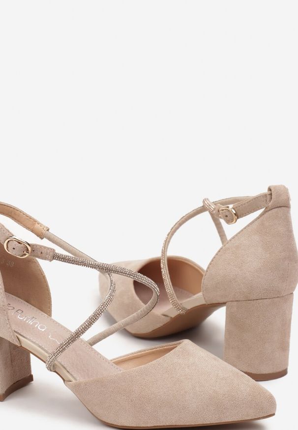 Born2be - Jasnobeżowe Czółenka na Niskim Słupku ze Sprzączką i Ozdobnymi Paskami Adomia. Zapięcie: pasek. Kolor: beżowy. Obcas: na słupku. Styl: klasyczny