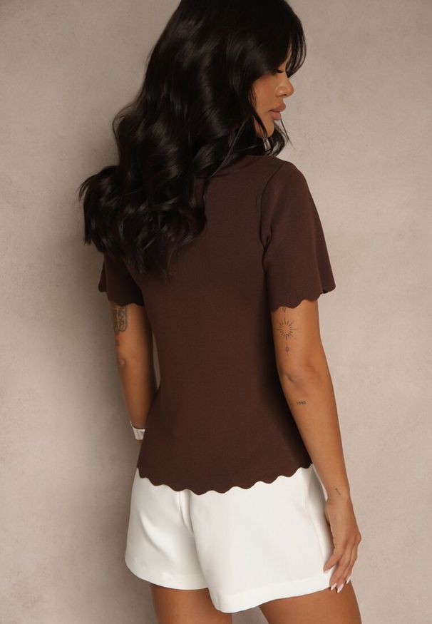 Renee - Brązowa Dzianinowa Bluzka z Nieregularnymi Krawędziami Datria. Kolor: brązowy. Materiał: dzianina