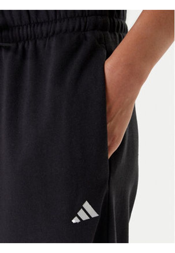 Adidas - adidas Spodnie dresowe Essentials Small Logo Feel Cozy JC5921 Czarny Regular Fit. Kolor: czarny. Materiał: bawełna, syntetyk