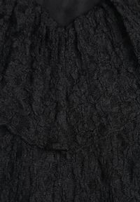 Born2be - Czarna Koktajlowa Sukienka Koronkowa z Dekoltem V i Falbanami Frevina. Okazja: na komunię, na wesele, na ślub cywilny. Typ kołnierza: dekolt w kształcie V. Kolor: czarny. Materiał: koronka. Wzór: koronka. Styl: wizytowy #7