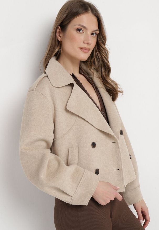 Born2be - Beżowa Kurtka Dwurzędowa o Fasonie Marynarki Noritts. Kolor: beżowy. Styl: elegancki