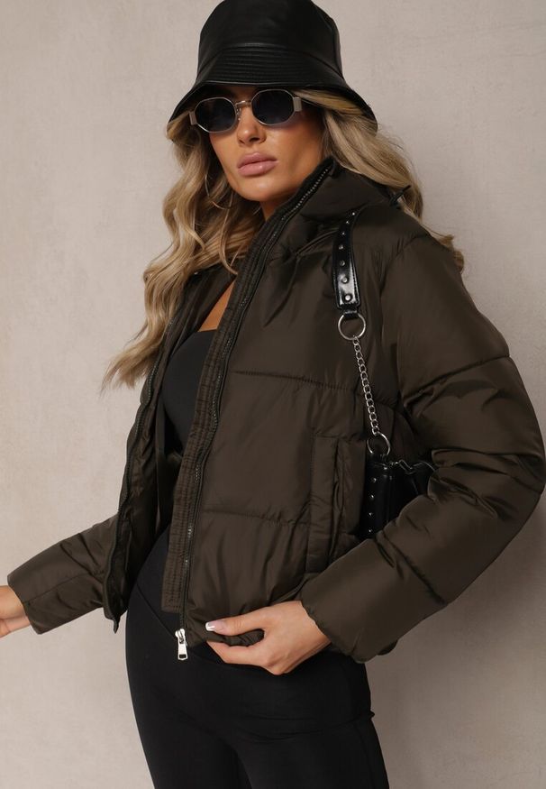 Renee - Ciemnozielona Kurtka Pikowana Wykończona Kapturem Aviatoria. Okazja: na co dzień, do pracy. Kolor: zielony. Materiał: jeans. Styl: elegancki, casual