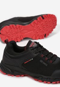 Born2be - Czarno-Czerwone Buty Sportowe Jhaerithe. Wysokość cholewki: przed kostkę. Nosek buta: okrągły. Kolor: czarny. Materiał: materiał. Szerokość cholewki: normalna. Wzór: aplikacja. Sport: turystyka piesza #4
