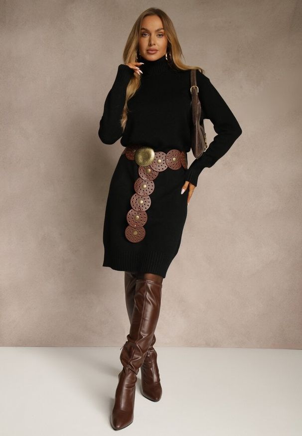 Renee - Czarna Sweterkowa Sukienka z Bawełną i Golfem Reinaria. Okazja: na co dzień. Typ kołnierza: golf. Kolor: czarny. Materiał: bawełna. Styl: casual