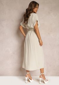 Renee - Jasnobeżowa Wiskozowa Sukienka Midi w Koszulowym Stylu z Gumką w Talii Paislli. Kolor: beżowy. Materiał: wiskoza. Sezon: lato, wiosna. Typ sukienki: koszulowe. Długość: midi