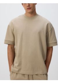 Reserved - T-shirt boxy z nadrukiem - beżowy. Kolor: beżowy. Materiał: bawełna, dzianina. Wzór: nadruk