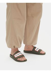 Hunter Klapki M-865993 Khaki. Kolor: brązowy. Materiał: materiał #1
