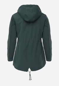 Born2be - Ciemnozielona Dwustronna Kurtka Przejściowa w Stylu Parki z Kapturem Tidala. Okazja: na co dzień. Typ kołnierza: kaptur. Kolekcja: plus size. Kolor: zielony. Materiał: poliester, jeans, materiał. Wzór: aplikacja. Styl: casual, klasyczny #2