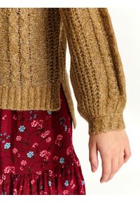 TOP SECRET - Casualowy damski sweter. Okazja: na co dzień. Kolor: beżowy. Materiał: dzianina. Długość: krótkie. Wzór: ze splotem. Sezon: zima, jesień. Styl: casual #4