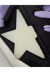 GOLDEN GOOSE - Czarne sneakersy Superstar. Kolor: czarny. Materiał: guma. Wzór: aplikacja. Obcas: na koturnie #4