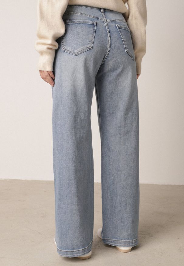 Born2be - Niebieskie Szerokie Jeansy z Bawełną z Wysokim Stanem Ninuin. Stan: podwyższony. Kolor: niebieski. Wzór: koronka. Styl: elegancki, klasyczny