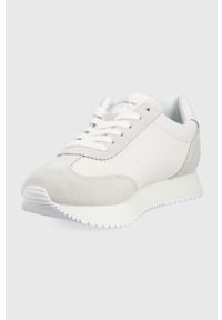 Calvin Klein Jeans buty kolor biały. Nosek buta: okrągły. Zapięcie: sznurówki. Kolor: biały. Materiał: poliester, guma, skóra