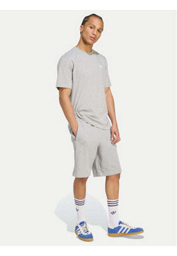 Adidas - adidas Szorty sportowe Essentials Trefoil JW8624 Szary Regular Fit. Kolor: szary. Materiał: bawełna. Styl: sportowy