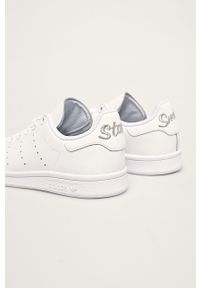 adidas Originals - Buty dziecięce Stan Smith. Nosek buta: okrągły. Zapięcie: sznurówki. Kolor: biały. Materiał: syntetyk, skóra, materiał, guma. Szerokość cholewki: normalna. Model: Adidas Stan Smith #3