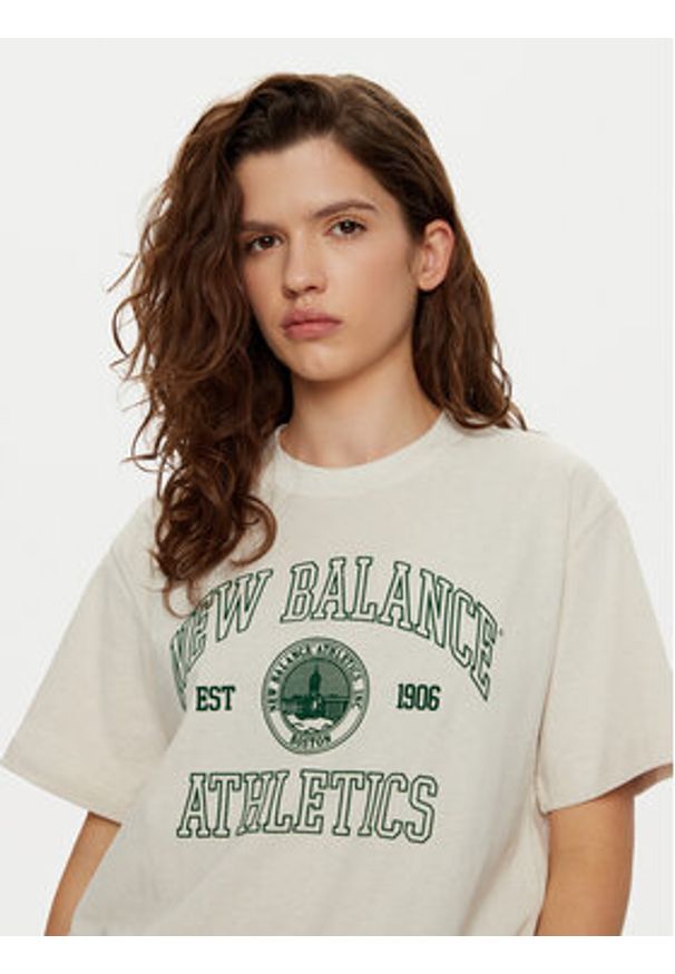 New Balance T-Shirt WT43548 Brązowy Oversize. Kolor: brązowy. Materiał: bawełna