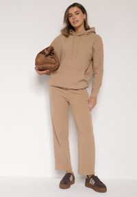 Born2be - Ciemnobeżowy Bawełniany Komplet Dresowy z Bluzą i Spodniami Zansira. Kolor: beżowy. Materiał: bawełna, dresówka. Sport: turystyka piesza #6