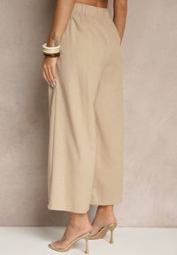 Renee - Ciemnobeżowe Spodnie Culottes High Waist z Bawełny Zdobione Guzikami Izuma. Okazja: na co dzień. Stan: podwyższony. Kolor: beżowy. Materiał: bawełna. Wzór: aplikacja. Styl: elegancki, casual
