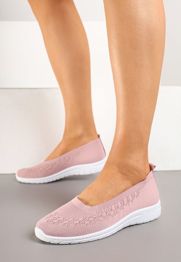 Born2be - Różowe Wsuwane Tenisówki z Delikatną Perforacją Firsedi. Okazja: na co dzień. Zapięcie: bez zapięcia. Kolor: różowy. Materiał: jeans. Styl: casual