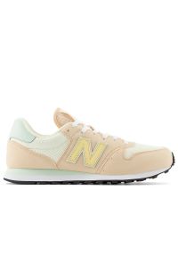 Buty New Balance GW500FG2 - beżowe. Okazja: na co dzień. Kolor: beżowy. Materiał: skóra, syntetyk, tworzywo sztuczne, materiał. Szerokość cholewki: normalna