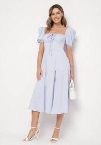 Born2be - Niebieska Sukienka w Rustykalnym Stylu z Wiązaniem przy Dekolcie i Rozcięciem Idanillea. Okazja: na spacer, na co dzień. Typ kołnierza: dekolt kwadratowy. Kolor: niebieski. Typ sukienki: rozkloszowane. Styl: casual #6