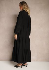 Renee - Czarna Rozkloszowana Sukienka z Wiskozy w Stylu Boho z Koronką i Gumką Gonalien. Okazja: na co dzień. Typ kołnierza: dekolt w kształcie V. Kolor: czarny. Materiał: koronka, wiskoza. Wzór: koronka. Sezon: lato, wiosna. Styl: boho