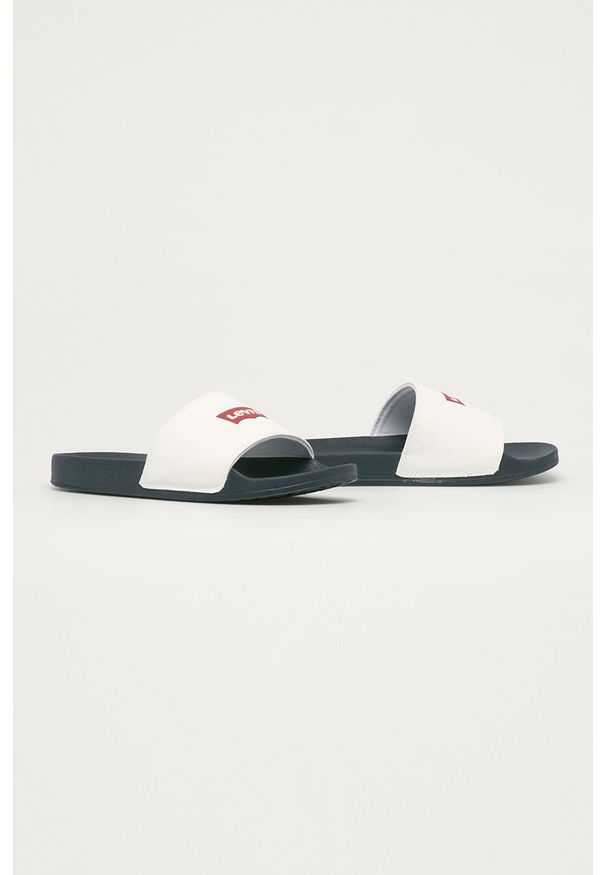 Levi's® - Levi's - Klapki. Okazja: na spotkanie biznesowe. Kolor: biały. Materiał: guma. Obcas: na obcasie. Styl: biznesowy. Wysokość obcasa: niski