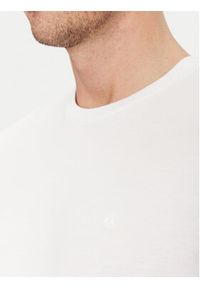 Calvin Klein Jeans T-Shirt LV040HM265 Biały Regular Fit. Kolor: biały. Materiał: bawełna