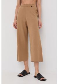 BOSS spodnie bawełniane damskie kolor beżowy fason culottes high waist. Okazja: na co dzień. Stan: podwyższony. Kolor: beżowy. Materiał: bawełna. Styl: casual