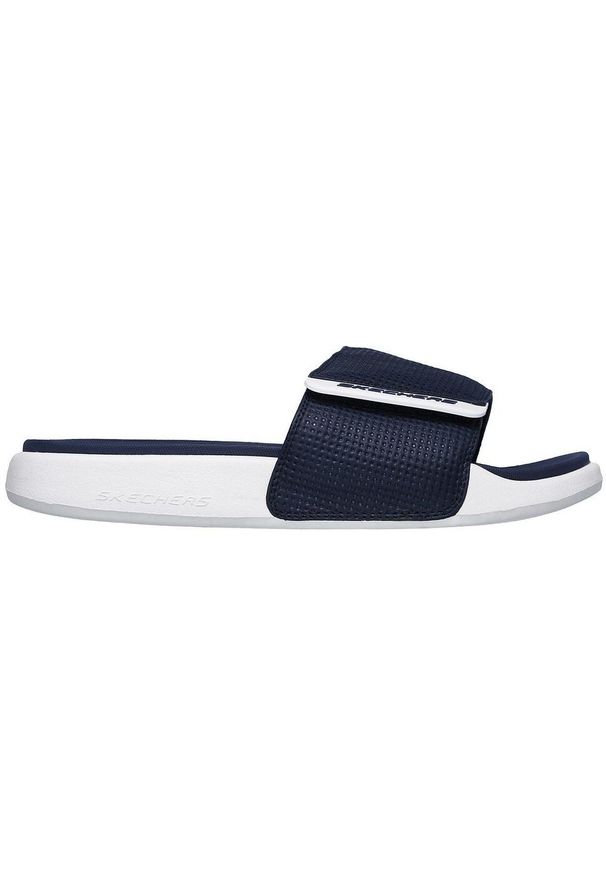 skechers - Klapki męskie Skechers Gambix 20. Zapięcie: bez zapięcia. Kolor: szary. Materiał: materiał, syntetyk. Szerokość cholewki: normalna. Sport: turystyka piesza