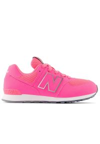 Buty New Balance GC574IN1 - różowe. Okazja: na co dzień. Kolor: różowy. Materiał: syntetyk, materiał. Szerokość cholewki: normalna. Model: New Balance 574