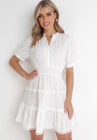 Born2be - Biała Rozkloszowana Sukienka Mini z Gumkami w Pasie z Koronkowymi Wstawkami Dalera. Kolor: biały. Materiał: koronka. Sezon: wiosna, lato. Długość: mini #5