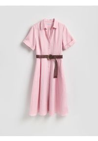 Reserved - Sukienka midi z lnem - pastelowy róż. Kolor: różowy. Materiał: len. Długość: midi