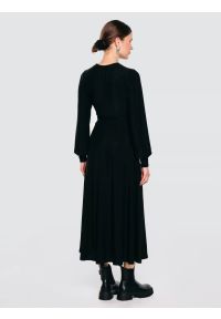 Big-Star - Sukienka damska midi błyszcząca czarna Daniela 906. Kolor: czarny. Materiał: tkanina, materiał. Długość rękawa: długi rękaw. Typ sukienki: dopasowane, rozkloszowane. Długość: midi #5