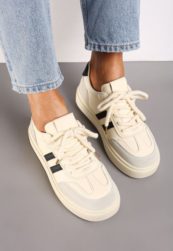 Renee - Beżowo-Czarne Sznurowane Sneakersy na Platformie Ozdobione Paskami Tialise. Zapięcie: pasek. Kolor: beżowy. Wzór: aplikacja. Obcas: na platformie