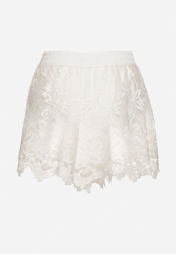 Born2be - Białe Szorty z Bawełną i Koronką Lunazetia. Okazja: na co dzień. Kolor: biały. Materiał: koronka, bawełna. Wzór: koronka. Sezon: lato. Styl: klasyczny, casual, elegancki