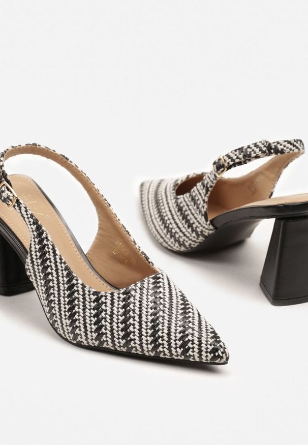 Born2be - Czarne Sandały Slingback na Słupku z Tweedowymi Zdobieniami Grellia. Okazja: na co dzień. Zapięcie: pasek. Kolor: czarny. Wzór: aplikacja. Sezon: lato. Obcas: na słupku. Styl: elegancki, casual