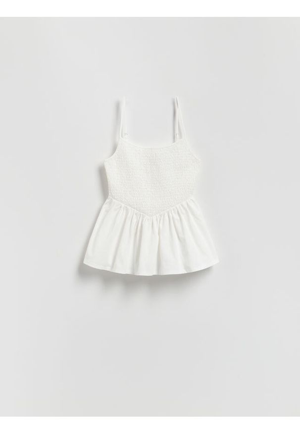 Reserved - Top z baskinką - biały. Kolor: biały. Materiał: dzianina