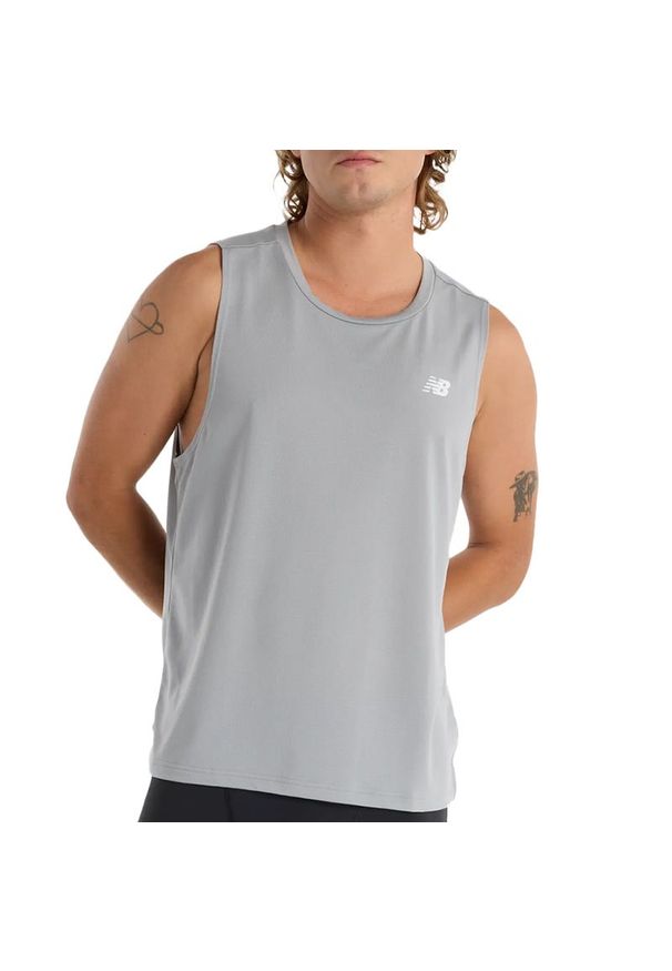 Koszulka męska New Balance MT51800YST - szara. Kolor: szary. Materiał: poliester, materiał. Wzór: aplikacja