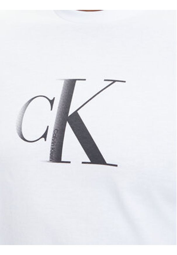 Calvin Klein Jeans T-Shirt Center Monogram LV04RC857G Biały Regular Fit. Kolor: biały. Materiał: bawełna