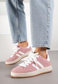 Born2be - Różowo-Białe Sneakersy z Ozdobnymi Paskami Rilanira. Okazja: na co dzień. Zapięcie: pasek. Kolor: różowy. Materiał: jeans. Wzór: paski
