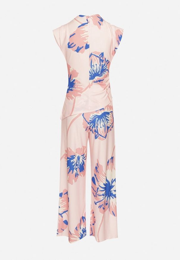 Born2be - Różowy Komplet w Kwiaty Asymetryczna Bluzka z Marszczeniem i Szerokie Spodnie Linamia. Kolor: różowy. Materiał: materiał. Wzór: kwiaty