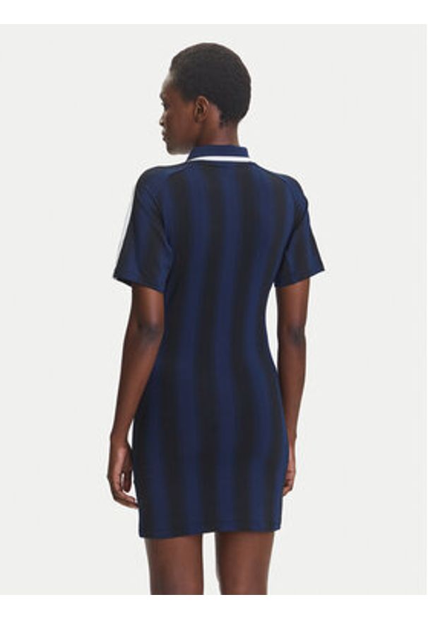 Adidas - adidas Sukienka codzienna Football Inspired Graphic JW5143 Granatowy Regular Fit. Okazja: na co dzień. Kolor: niebieski. Materiał: syntetyk. Typ sukienki: proste. Styl: casual